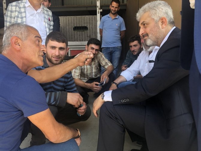 AK Parti Trabzon Milletvekili adayları Adnan Günnar, Bahar Ayvazoğlu, Salih Cora ve Vehbi Koç seçim gezilerini sürdürüyor