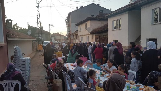 Bilecik Pazaryeri’nde mahalle iftarları devam ediyor