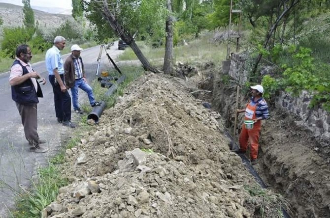 Gürün’de Suçatı Hacılar Mahallesinde altyapı çalışmaları