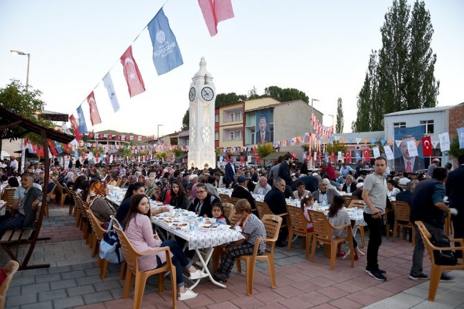 Malatya Büyükşehir Belediyesnin iftarları devam ediyor