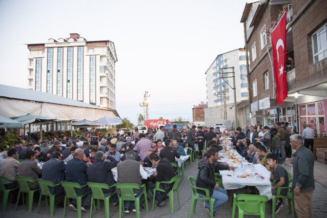 MHP Ahlat ilçe başkanlığndan iftar yemeği