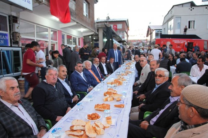 MHP Ahlat ilçe başkanlığndan iftar yemeği