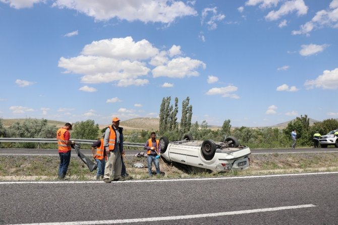 Sürücü direksiyon hakimiyetini kaybetti otobüs takla attı: 1 yaralı