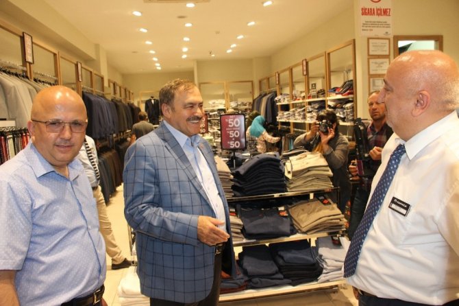 Bakan Eroğlu: “Recep Tayyip Erdoğan ağır sıklet, Muharrem İnce tüy sıklette”