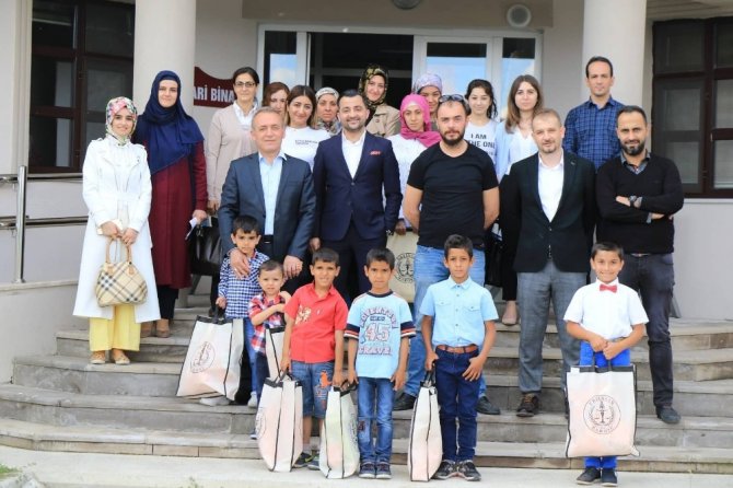 "Bir Çocukta Sen Sevindir" kampanyasına Erzincan Barosu hediyelerini verdi