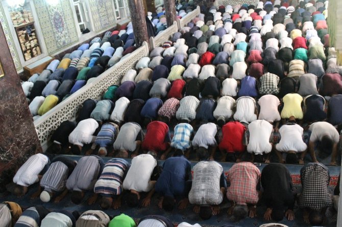 Elazığ'da Kadir Gecesi’nde camiler doldu taştı