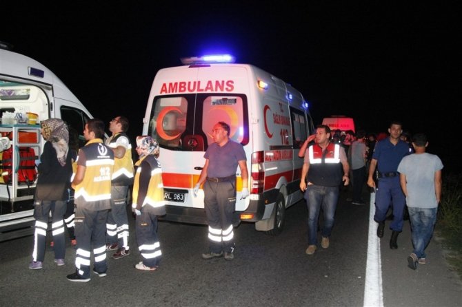 Otobanda arıza yapan yolcu otobüsüne tır arkadan çarptı: 2 ölü