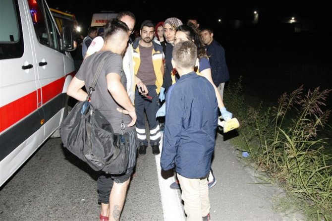 Otobanda arıza yapan yolcu otobüsüne tır arkadan çarptı: 2 ölü