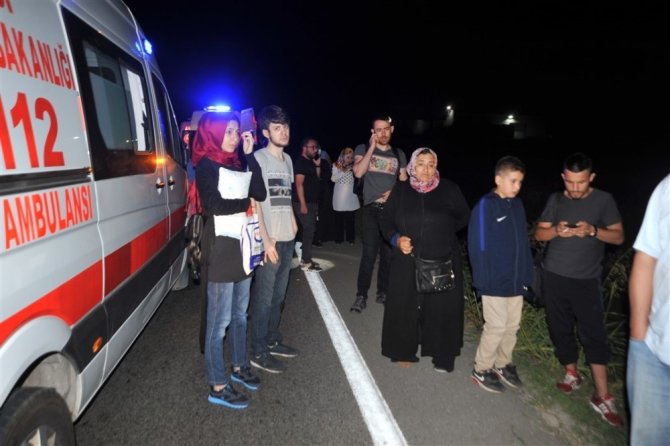Otobanda arıza yapan yolcu otobüsüne tır arkadan çarptı: 2 ölü