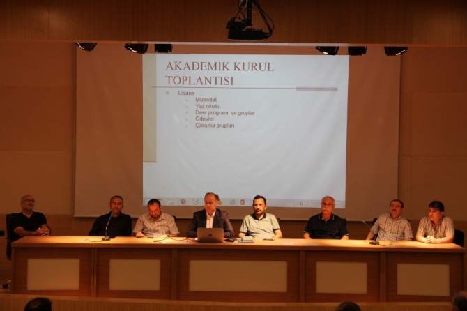 SAÜ İlahiyat Fakültesi’nde Akademik Kurul Toplantısı ve iftar