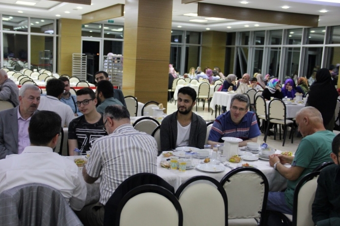 SAÜ İlahiyat Fakültesi’nde Akademik Kurul Toplantısı ve iftar