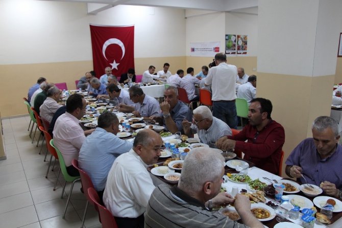 Anadolu lisesinde düzenlenen iftar programı