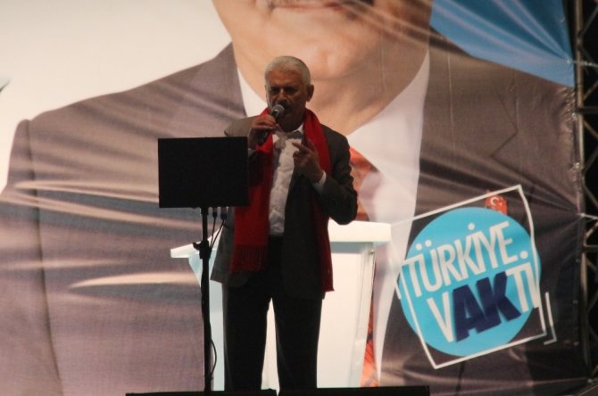 Başbakan Binali Yıldırım: “Cumhurbaşkanı adaylarından biri terör destekçisini ziyarete gitti”
