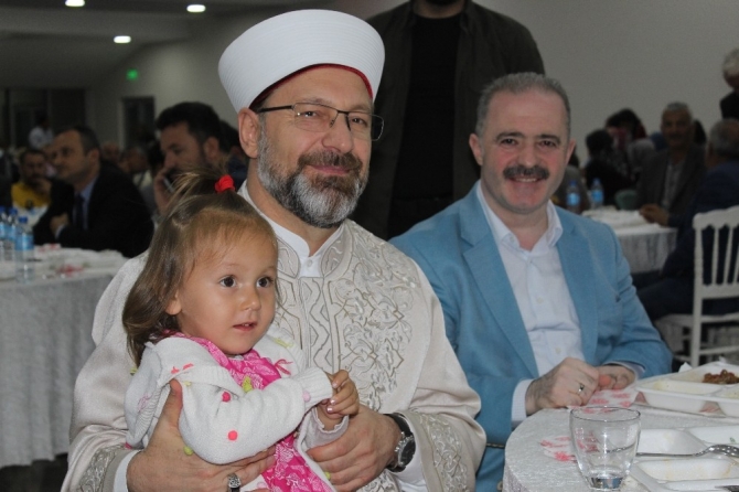 Diyanet İşleri Başkanı Erbaş, Vanlılarla iftarda buluştu
