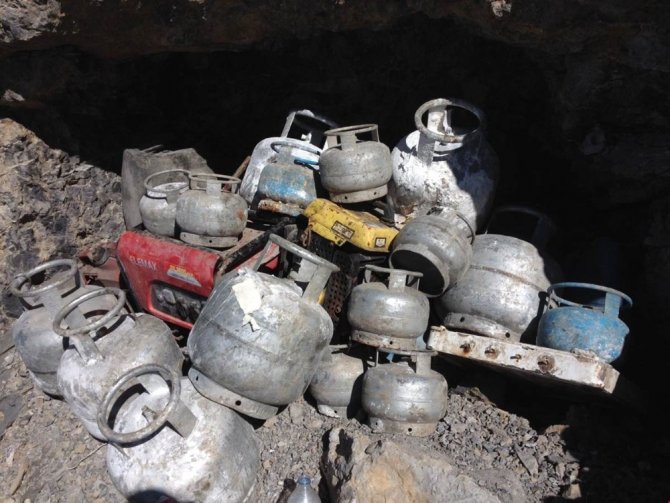 Hakkari’de terör operasyonunda çok sayıda silah ve mühimmat ele geçirildi