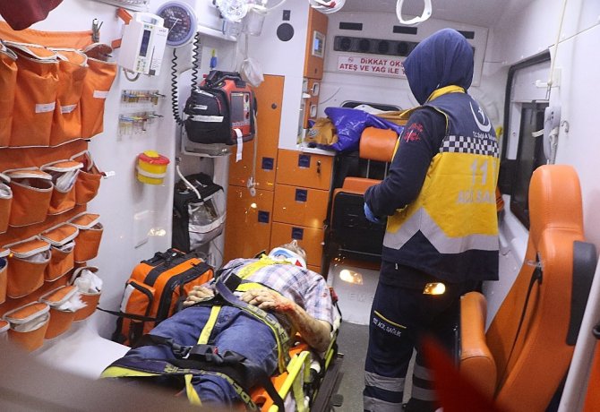 Karabük’te araba karşı şeridi uçtu kazada 3 kişi yaralı...