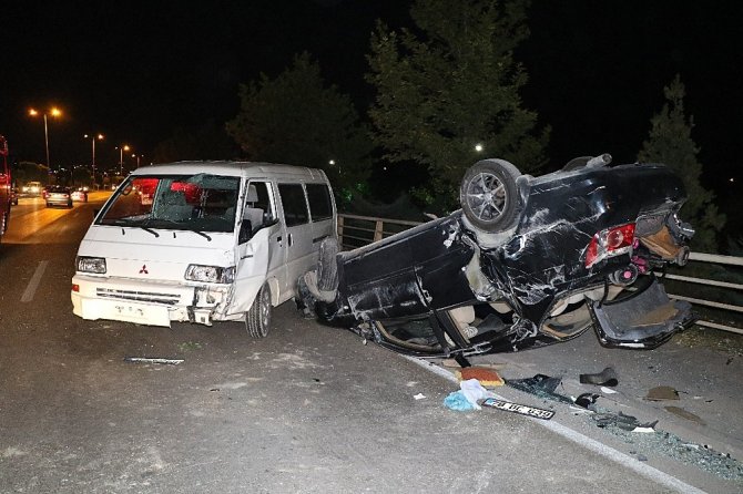 Karabük’te araba karşı şeridi uçtu kazada 3 kişi yaralı...
