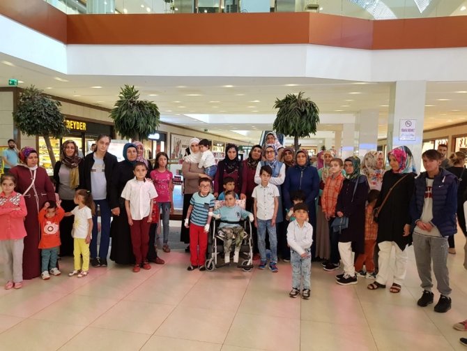 Kelebek rüyası yardımlaşma derneğinden 120 çocuğa bayram hediyesi