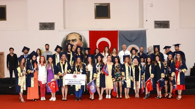Mersin Üniversitesinde mezuniyet coşkusu devam ediyor