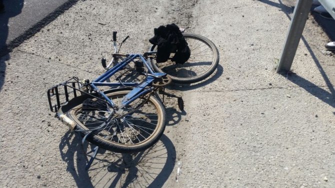 Sakarya'da otomobil bisiklete çarptı: 1 yaralı
