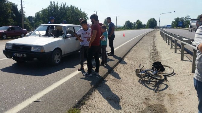 Sakarya'da otomobil bisiklete çarptı: 1 yaralı