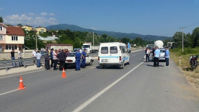 Sakarya'da otomobil bisiklete çarptı: 1 yaralı