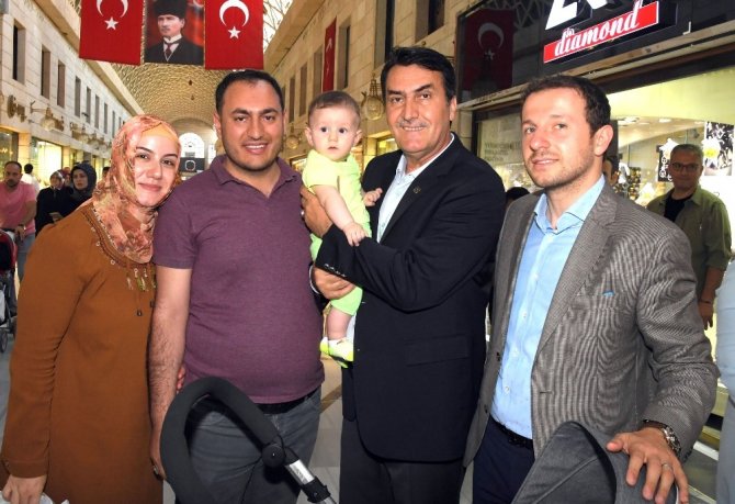 Başkan Dündar çarşı esnafı ile bayramlaştı