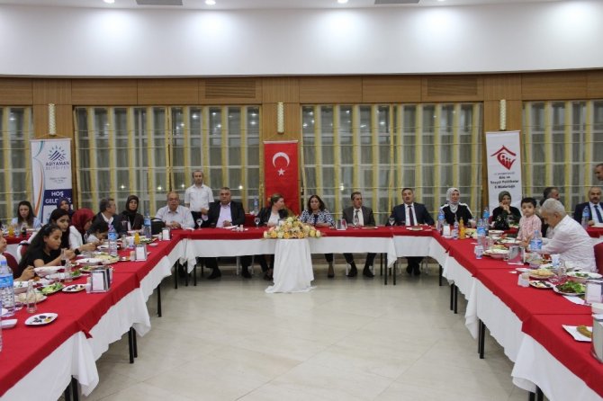 Koruyucu aileler iftar yemeğinde buluştu
