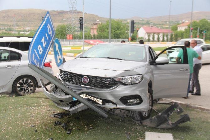 Elazığ’da trafik kazası: 1'i çocuk4 yaralı