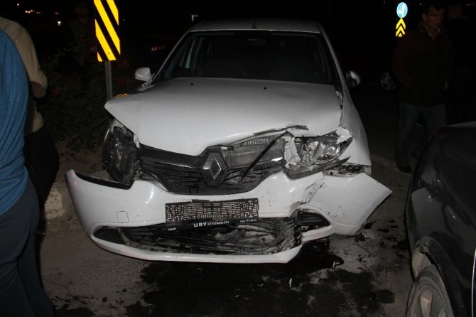 Konya'da otomobil kavşakta çarpıştı: 8 yaralı