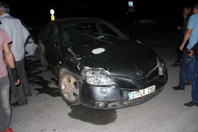 Konya'da otomobil kavşakta çarpıştı: 8 yaralı