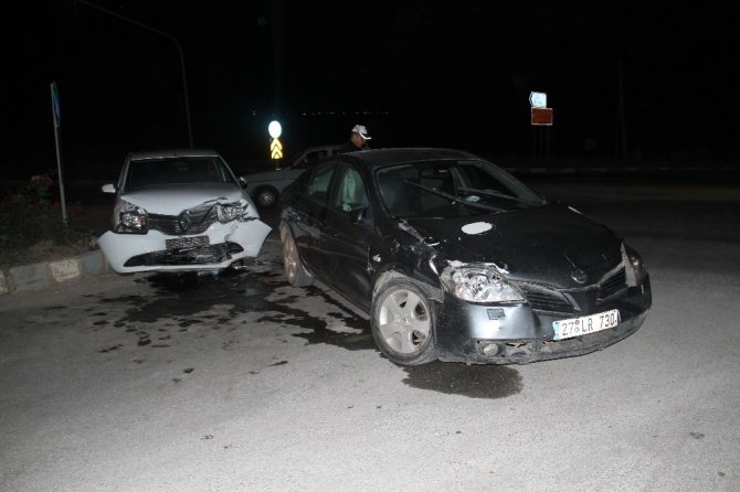 Konya'da otomobil kavşakta çarpıştı: 8 yaralı