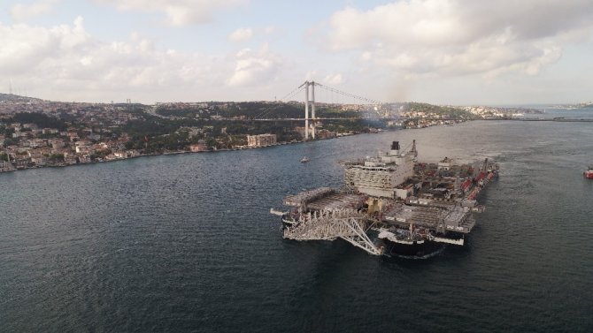 Dünyanın en büyük inşaat gemisi havada görüntülendi