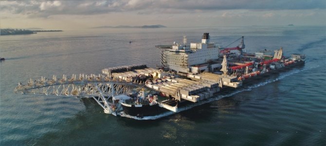 Dünyanın en büyük inşaat gemisi havada görüntülendi