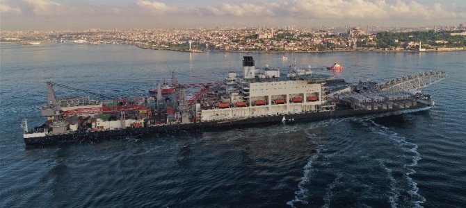 Dünyanın en büyük inşaat gemisi havada görüntülendi