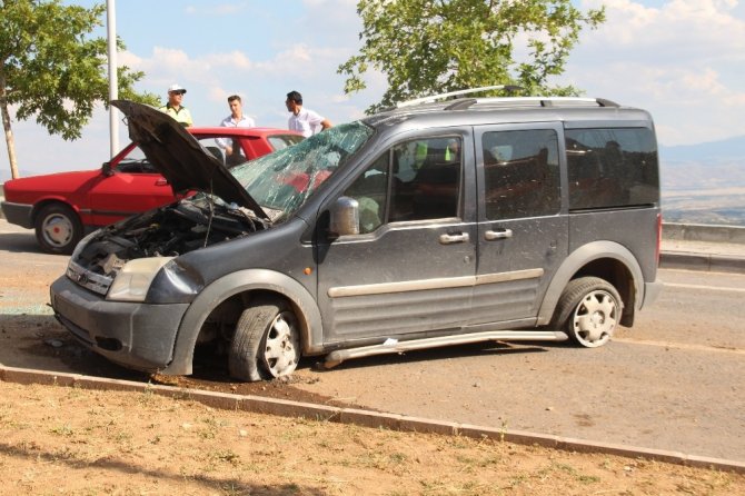 Elazığ'da trafik kazası: 4 yaralı