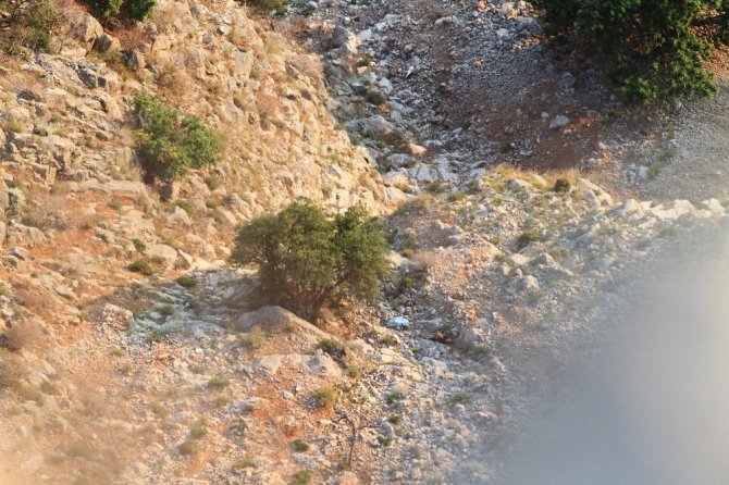 7 aylık hamile kadın fotoğraf çektirirken kayalıklardan düşerek öldü!