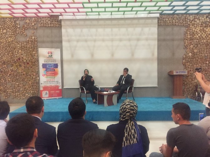 Baygem gençlerle bir araya gelerek gündeme dair soruları cevapladı