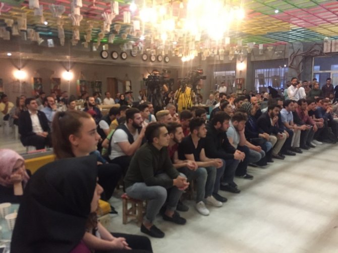 Baygem gençlerle bir araya gelerek gündeme dair soruları cevapladı