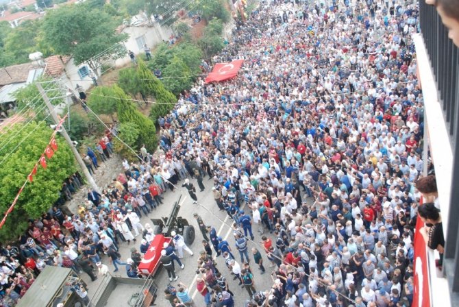 İzmir şehidini uğurladı