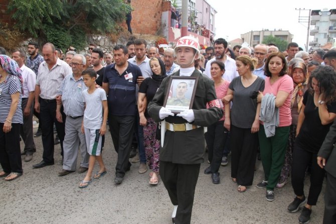 İzmir şehidini uğurladı