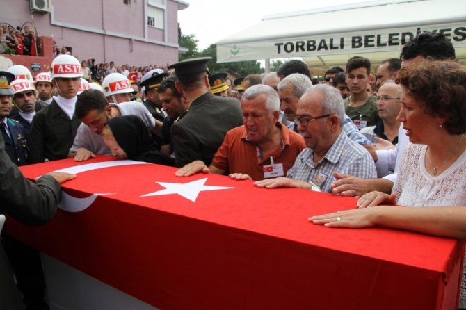İzmir şehidini uğurladı
