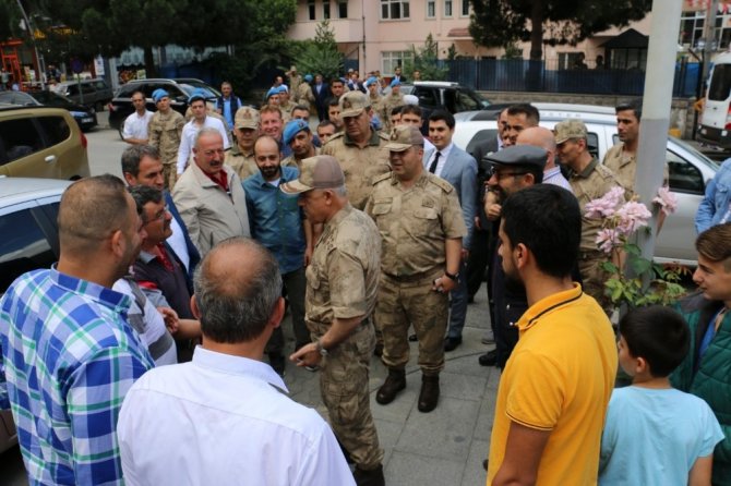 Jandarma Genel Komutanı Orgeneral Arif Çetin Maçka’da vatandaşlarla bir araya geldi