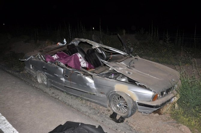 Nişanlı çifti kaza ayırdı