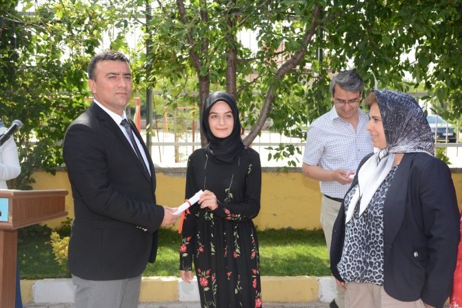 El emeklerini sergilediler