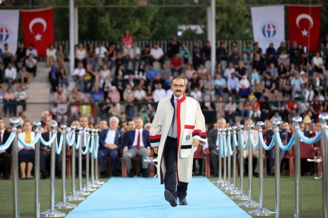 GAÜN’de mezuniyet coşkusu