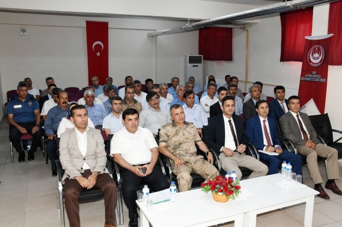 Vali Kalkancı muhtarlarla bir araya geldi