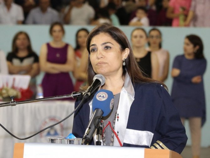 ERÜ Sağlık Bilimleri Fakültesi Yeni Mezunlarını Verdi