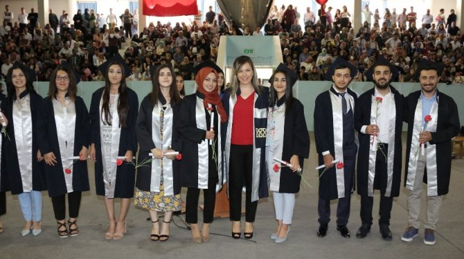 ERÜ Sağlık Bilimleri Fakültesi Yeni Mezunlarını Verdi