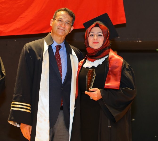 ERÜ Uygulamalı Bilimler Yüksekokulu İlk Mezunlarını Verdi